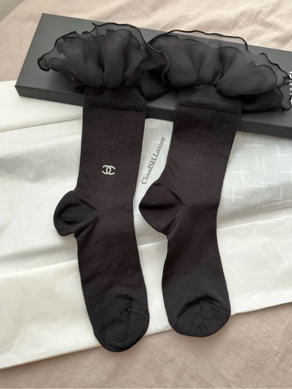 Auth Chanel 25K Classic CC Logo Ruffle Black Socks - Size M - Picture 2 of 4
